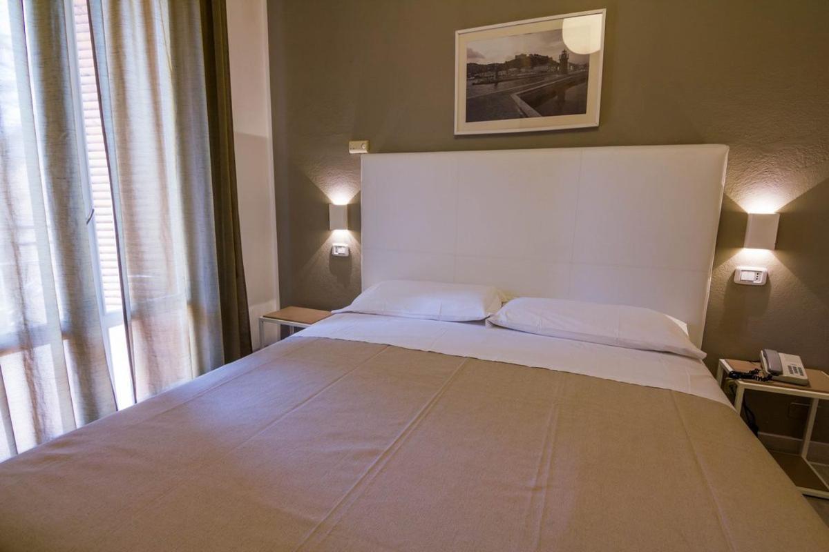 Hotel Mirella 카스틸리오네 델라 페스카이아 객실 사진