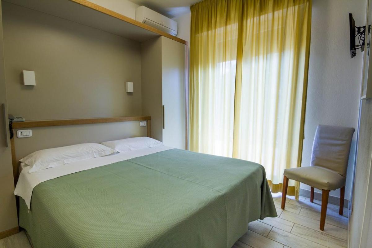 Hotel Mirella 카스틸리오네 델라 페스카이아 객실 사진