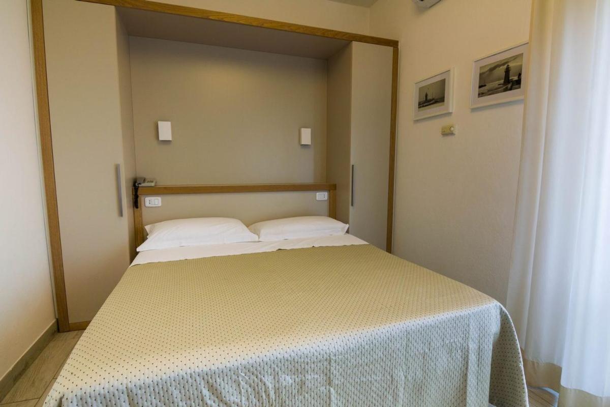 Hotel Mirella 카스틸리오네 델라 페스카이아 객실 사진